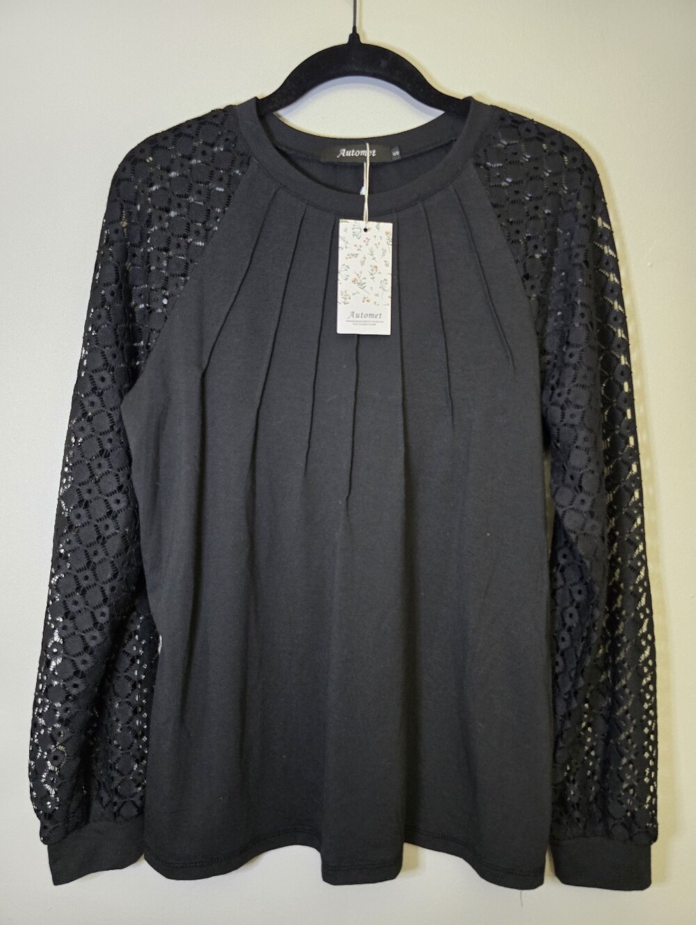 Autumnz Black Long-Sleeve Lace Raglan Top